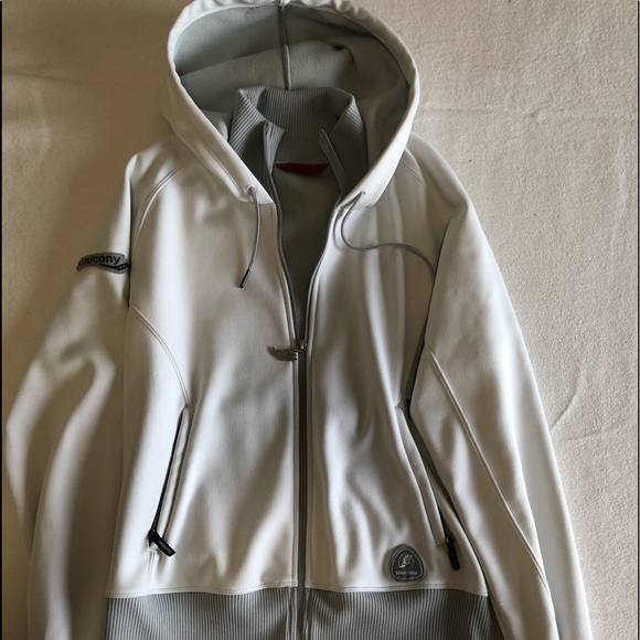 Saucony Jackets & Blazers - Saucony zip Front Jacket with Hood M